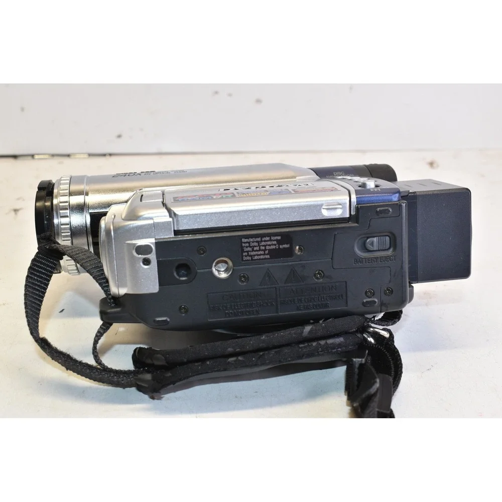 Hitachi DVD Camcorder Silver DZ-MV380A UltraVision Digital 240x Zoom- READ